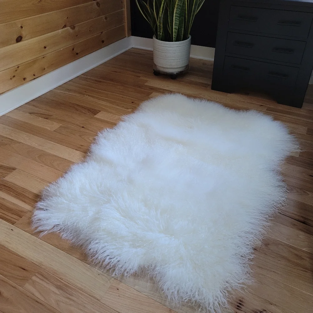 White Mongolian 3-Pelt Fur Throw Blanket - Picture 3 of 6